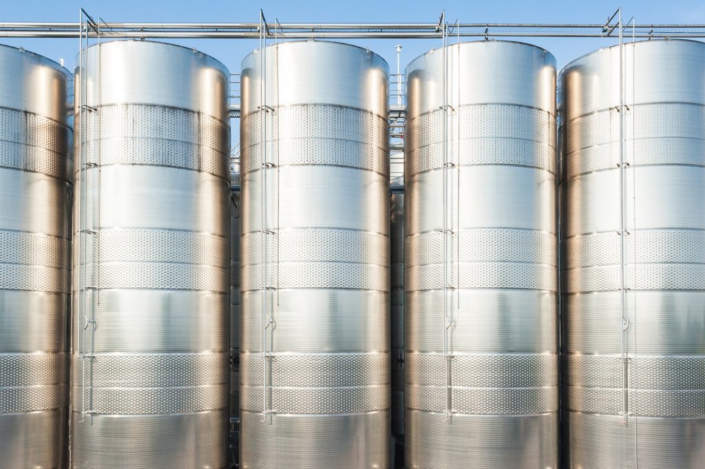 Stainless steel tanks for wine